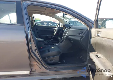 2012 Suzuki Kizashi Sport Sls z USA, uszkodzony, nr VIN JS2RE9A80C6100317